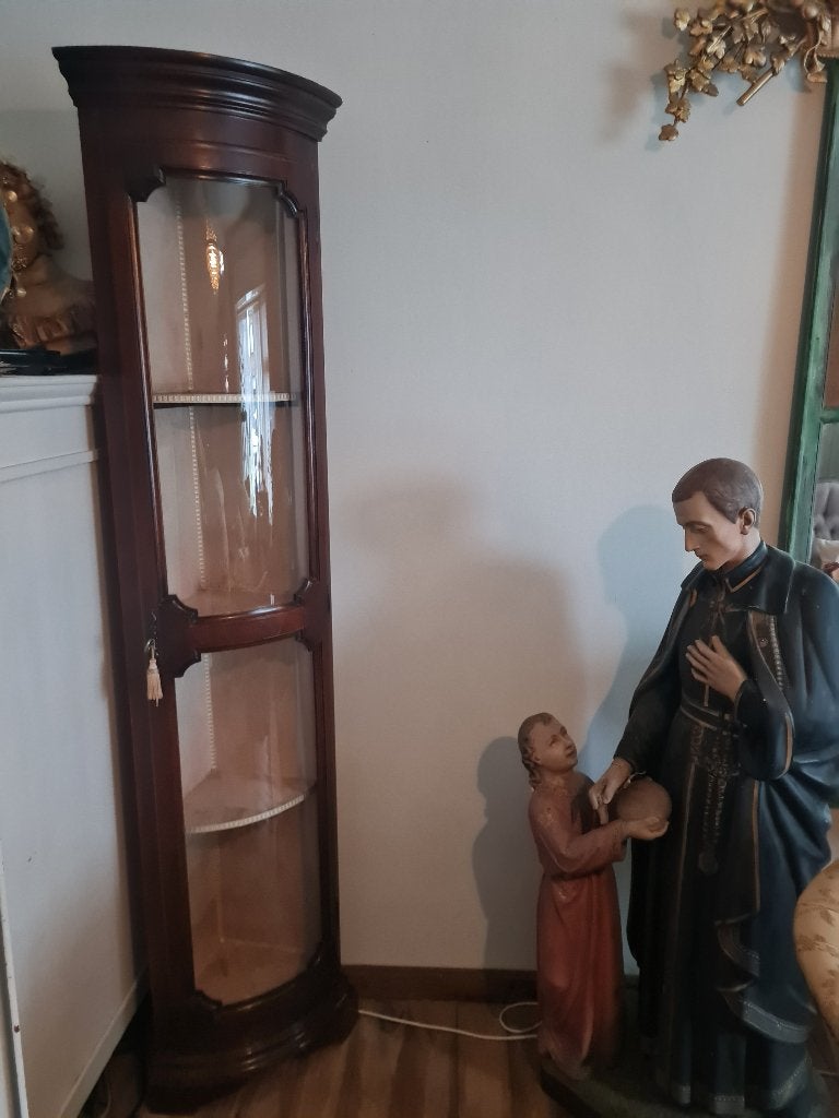 Zeer oude hoekkast met bol glas, Ophalen