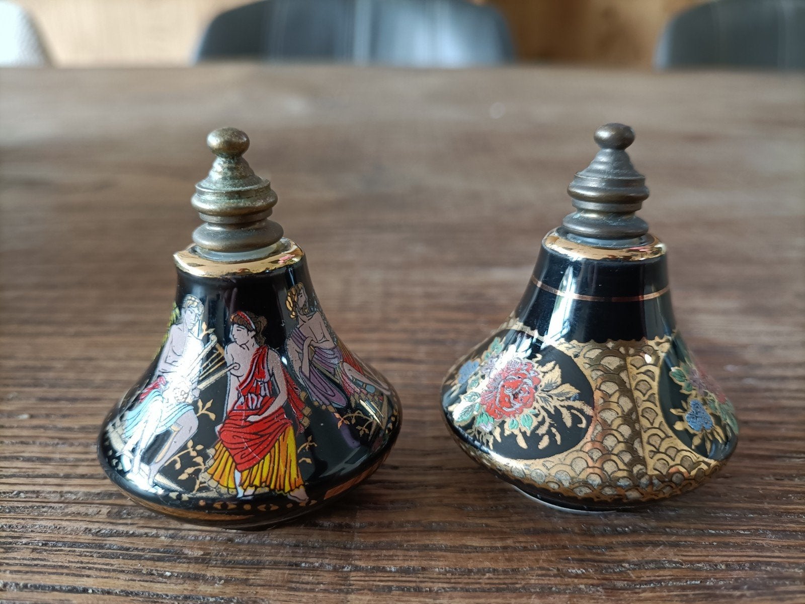 2 mini porseleinen parfumflesjes. Vintage. Zeldzaam., Antiek en Kunst, Curiosa en Brocante, Ophalen of Verzenden