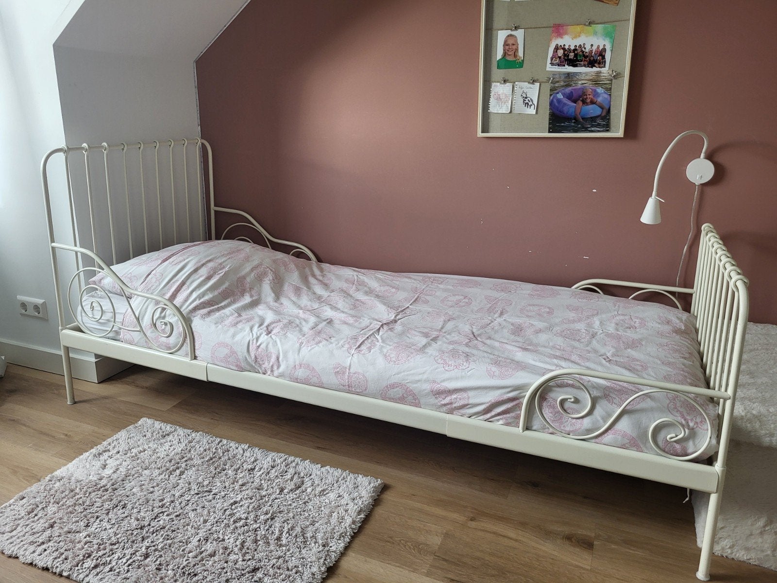 IKEA Minnen uitschuifbaar bed met matras en, lattenbodem, Ophalen, Eenpersoons, Wit, 80 cm