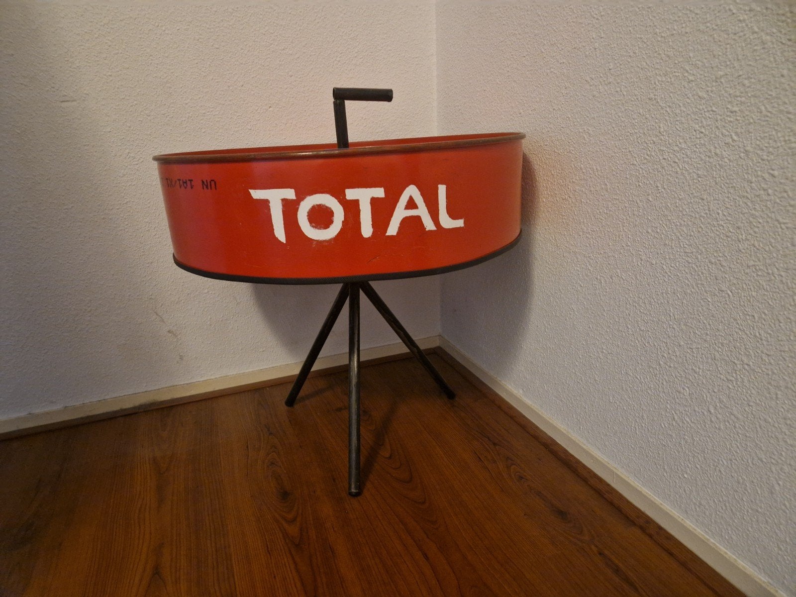 Ronde tafel van olievat merk total, Verzamelen, Merken en Reclamevoorwerpen, Ophalen, Zo goed als nieuw, Overige typen