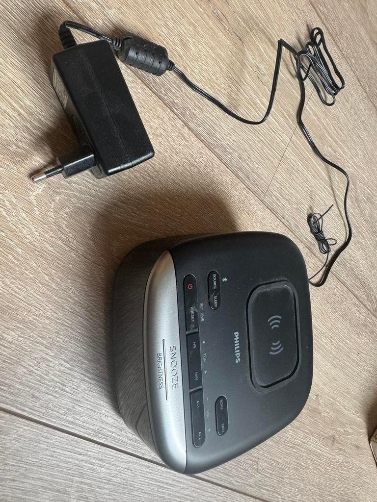 Philips wekkerradio/telefoonoplader, Ophalen, Zo goed als nieuw