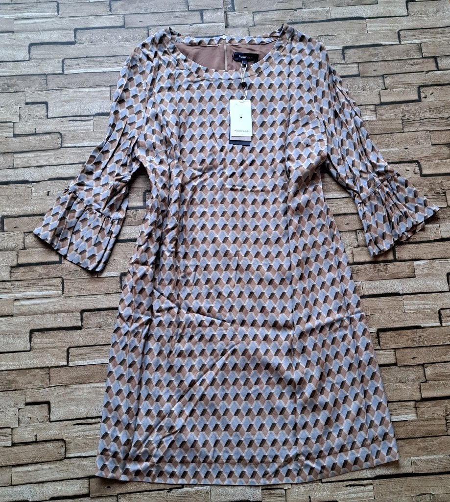 TERRE BLEUE - nieuw jurkje, grafische print, maat 44, Kleding | Dames, Jurken, Beige, Maat 42/44 (L), Nieuw, Knielengte