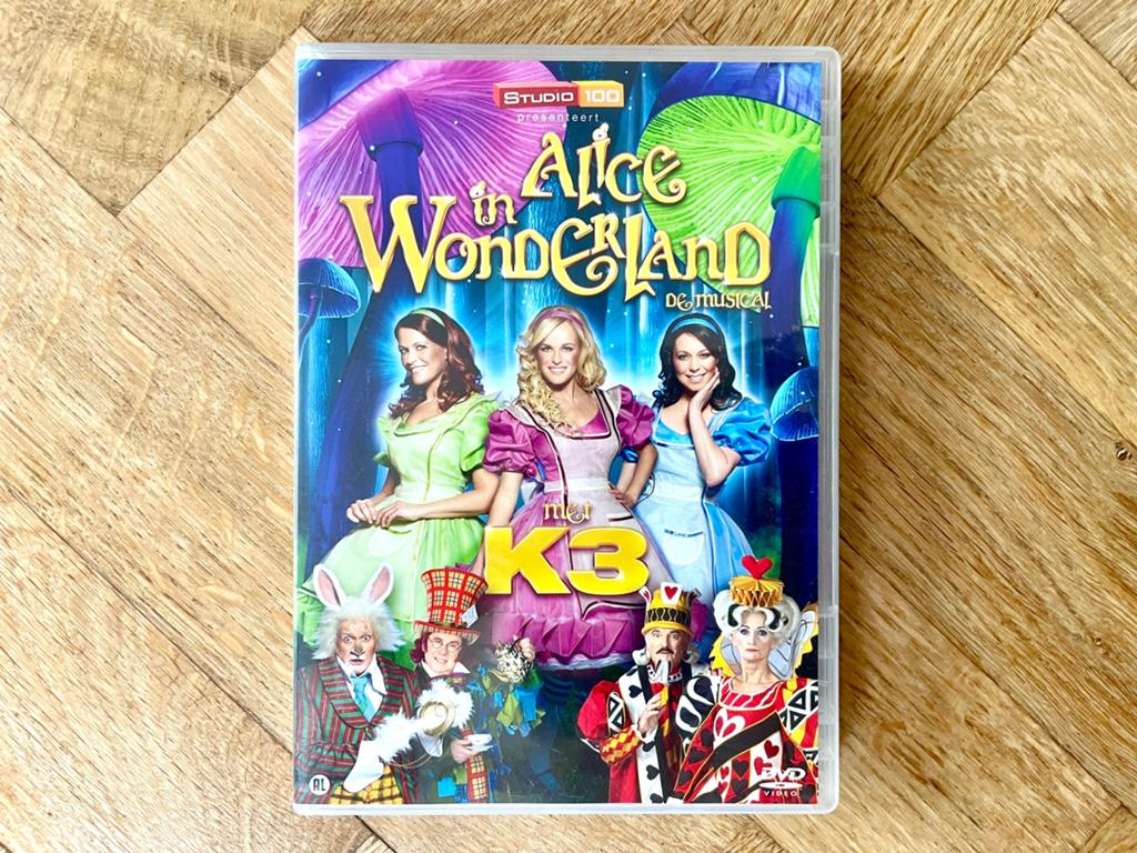 Studio 100 / K3 Musical Alice in Wonderland (nette staat), Cd's en Dvd's, Alle leeftijden, Ophalen of Verzenden, Zo goed als nieuw