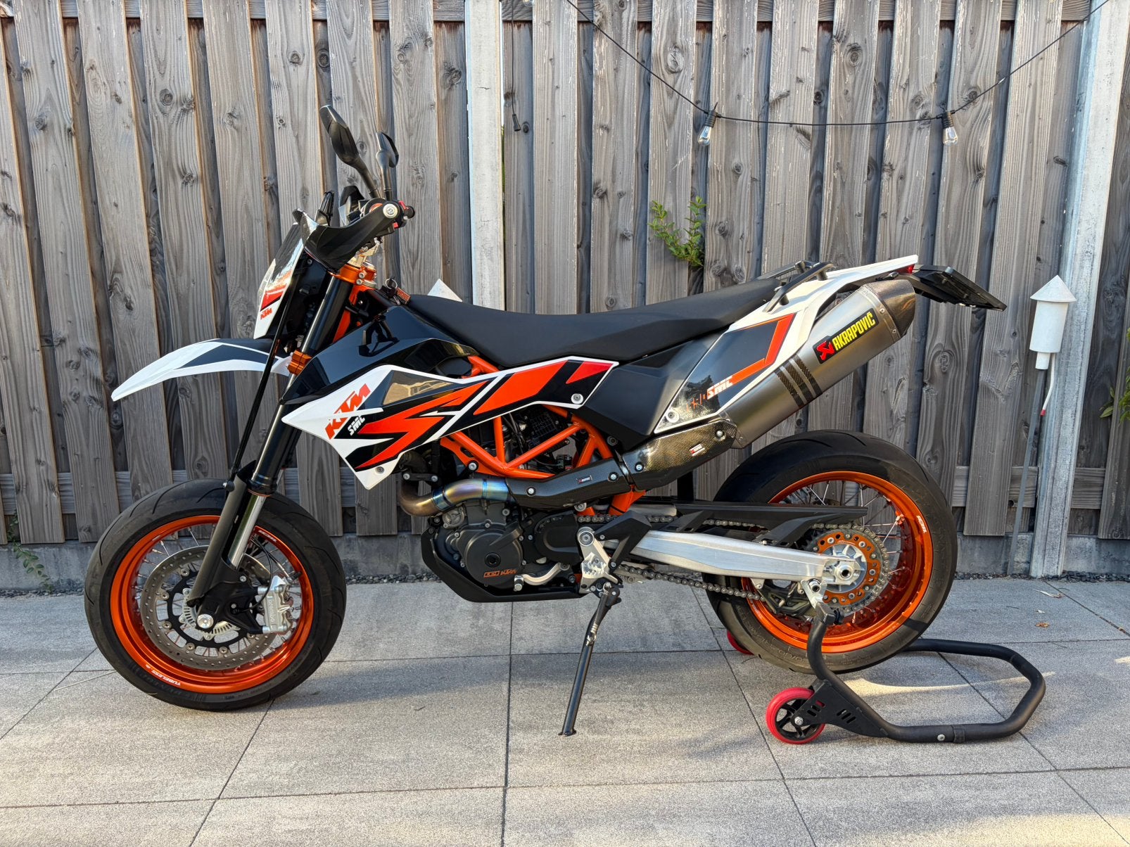 KTM 690 SMC-R volledig Akrapovic zeer netjes met ABS, Motorrijbewijs A, Gebruikt, Particulier, Meer dan 35 kW