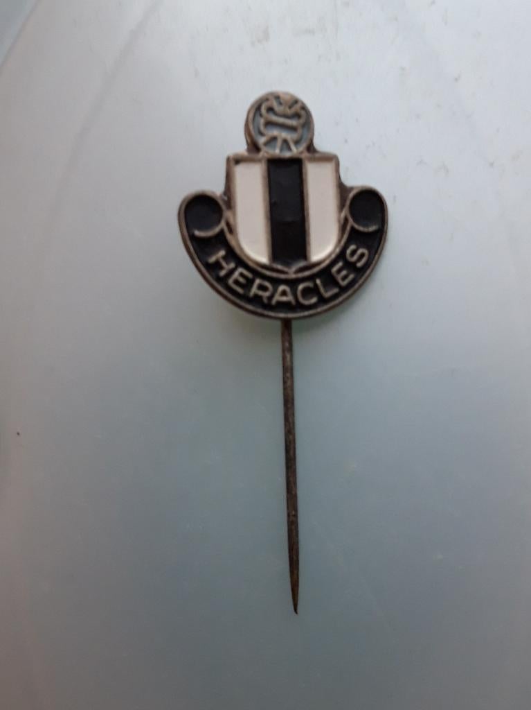 speld Heracles Almelo, Ophalen of Verzenden, Zo goed als nieuw, Sport, Speldje of Pin