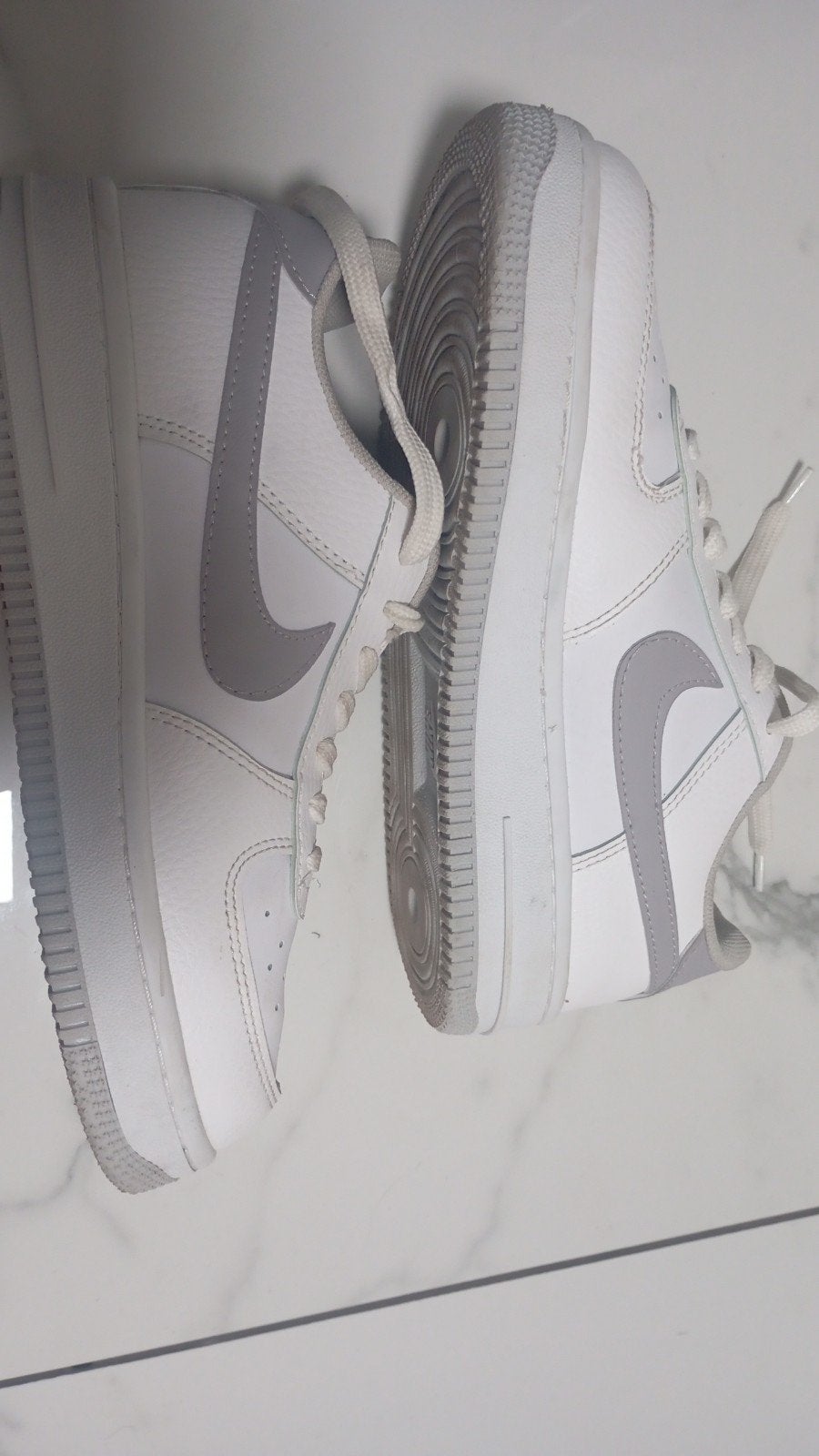 Nike Air Force 1 wit/grijs, Kleding | Heren, Schoenen, Ophalen, Wit, Nike Air, Sneakers of Gympen