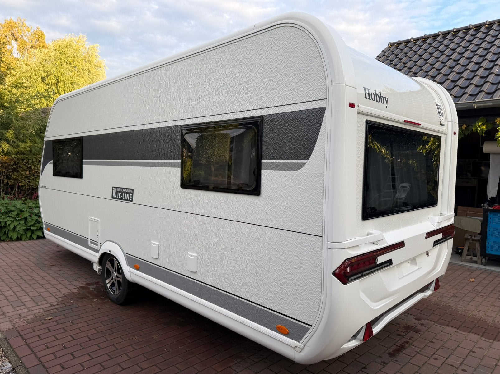 Hobby 495 UL 2024 enkele bedden mover voortent fietsendrager, Rondzit, Hobby, Bedrijf, 2 aparte bedden