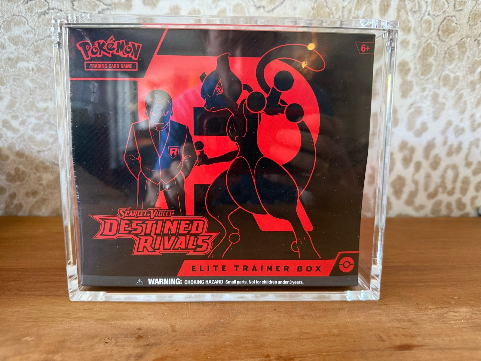 Pokémon  Destined Rivals Elite Trainer Box in display case, Ophalen of Verzenden, Nieuw, Overige typen