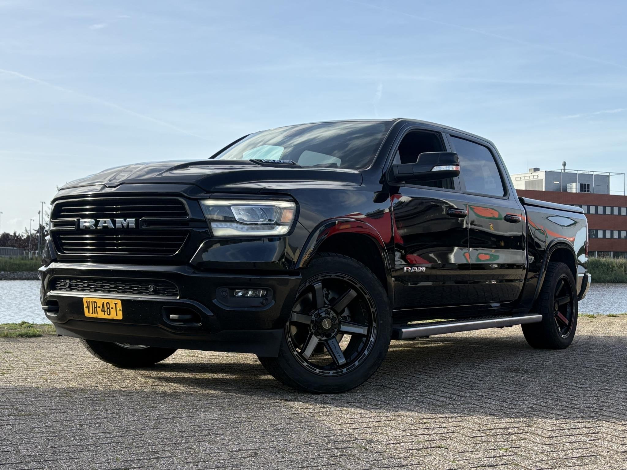 Dodge Ram 1500 5.7 V8 4x4 Crew Cab Laramie | Prinz | GROOT S, Automaat, Gebruikt, 5654 cc, Zwart