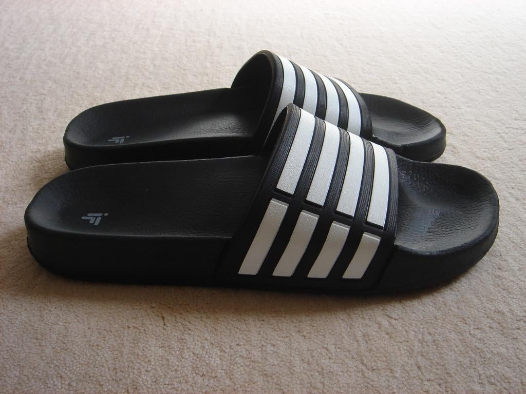 Sauna/wellness IF badslippers mt 41 Zwart (Adilette look !!), Zwart, Zo goed als nieuw, Ophalen, Slippers