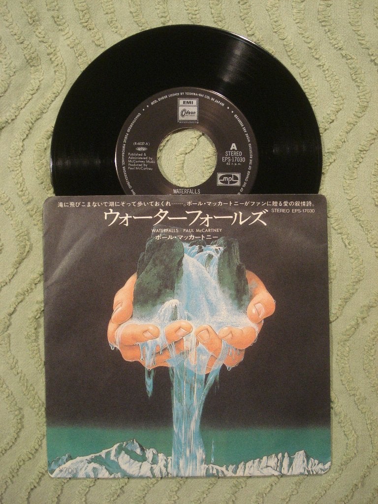 Paul McCartney 7" Vinyl Single: ‘Waterfalls’ (Japan), Ophalen of Verzenden, Zo goed als nieuw, 7 inch, Pop