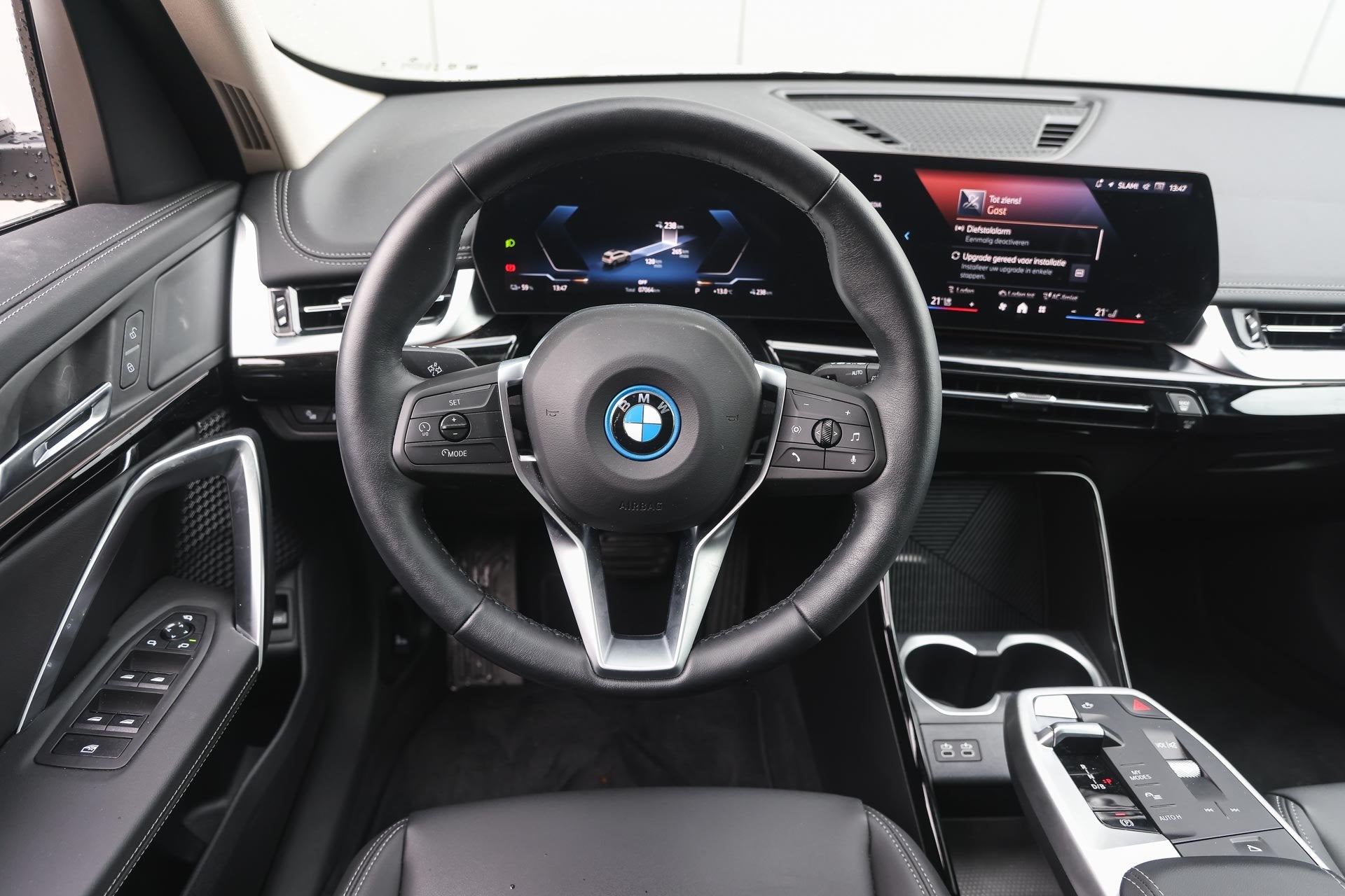 BMW iX1 eDrive20 xLine / Trekhaak / Panoramadak / Stoelverwa, Auto's, Gebruikt, Met garantie (alle), 24 min, 204 pk