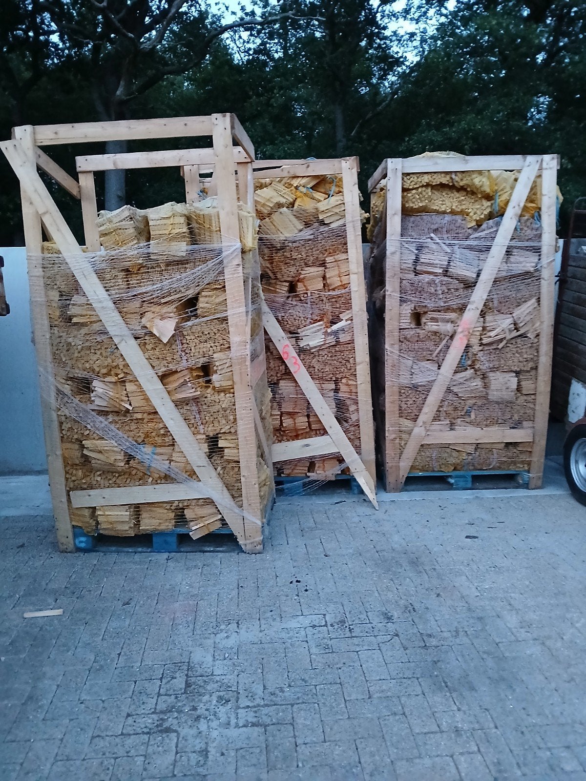 Pallets aanmaakhout, netzakken aanmaakhout, brandhout, Minder dan 3 m³, Ophalen