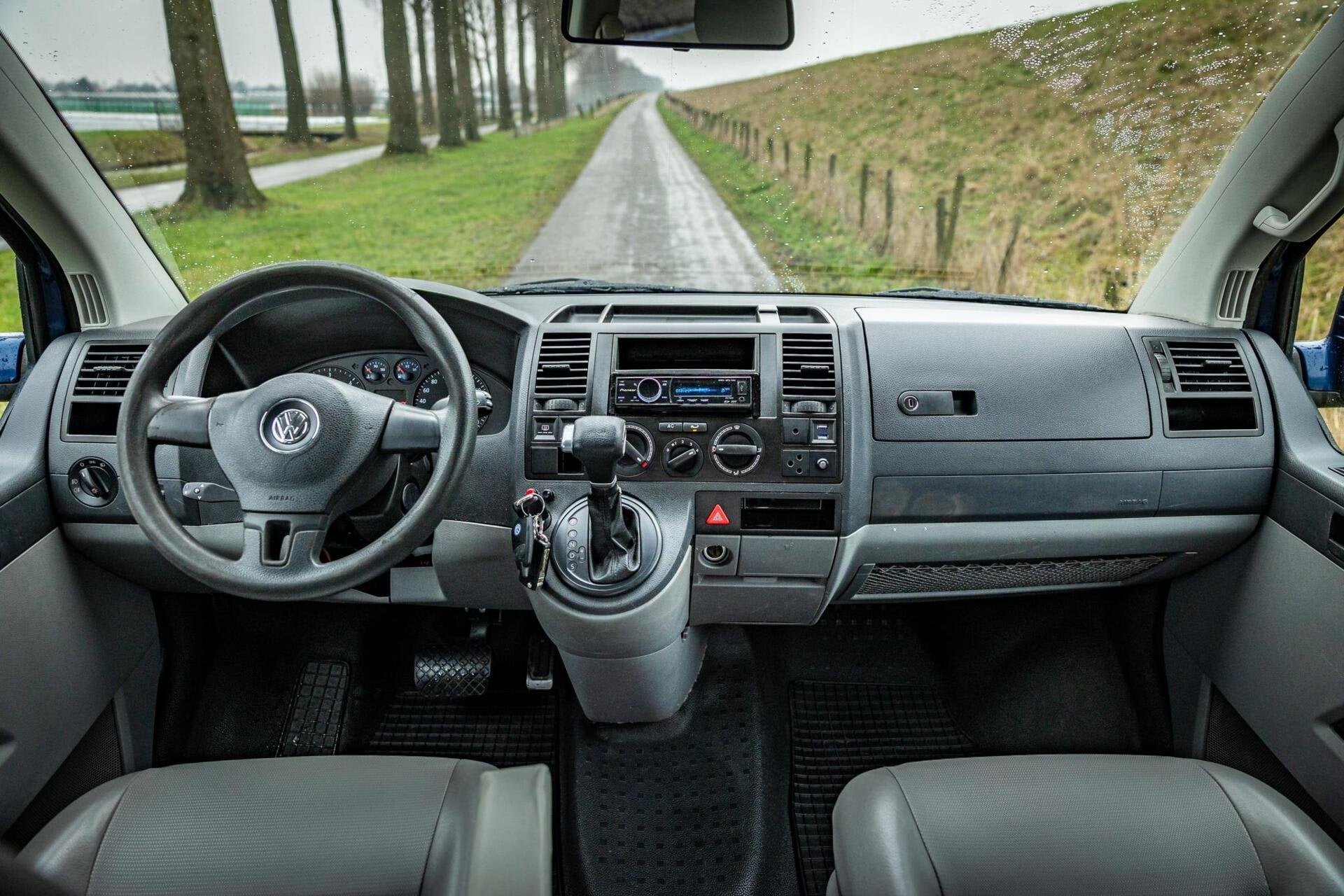 Volkswagen Transporter 2.5 TDI 300 4Motion | Rolstoelbus, Automaat, Gebruikt, Met garantie (alle), 2500 kg