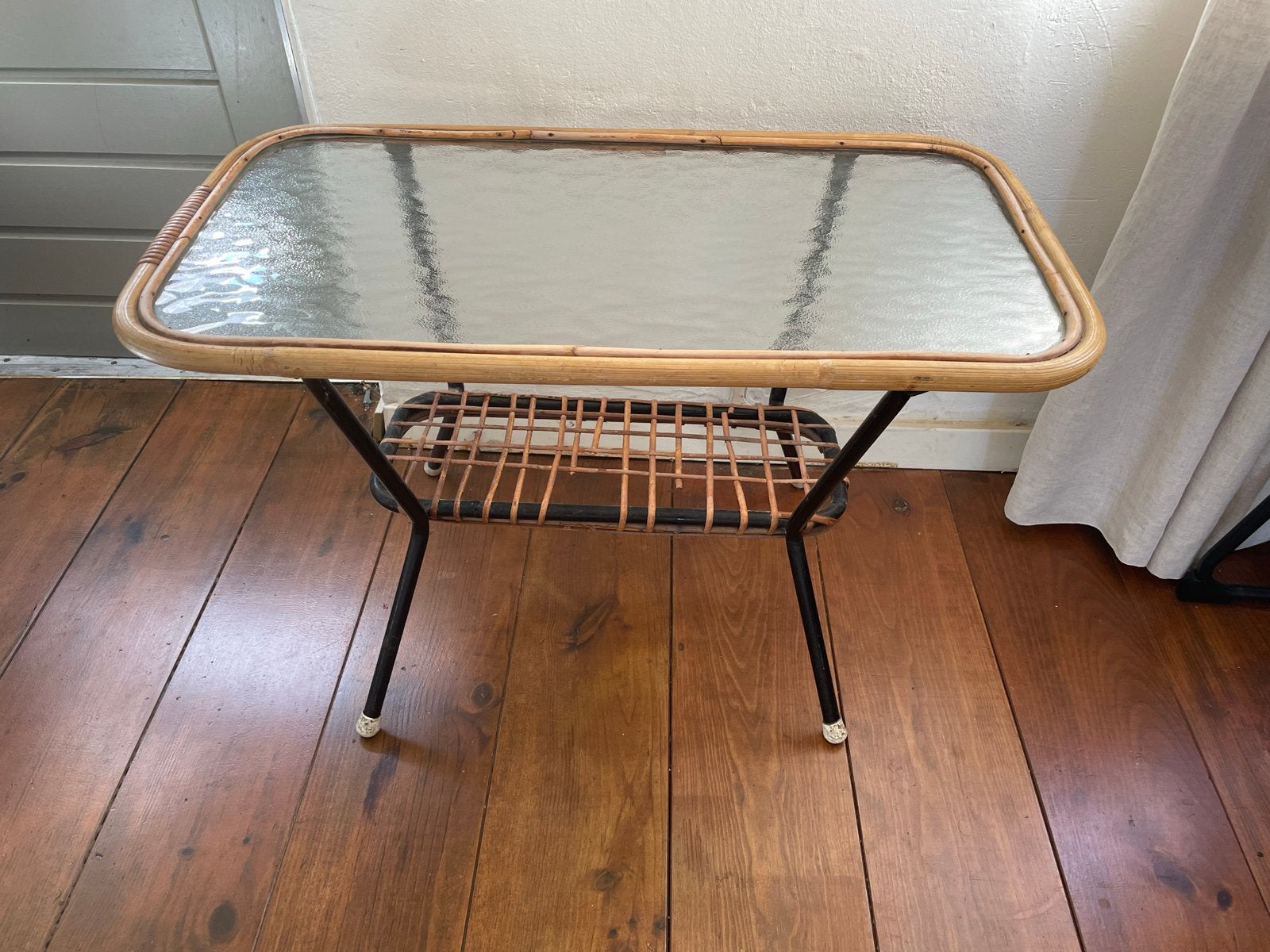 Vintage salontafeltje van Bamboe en Glas, Gebruikt, 55 tot 75 cm, Glas, Rechthoekig