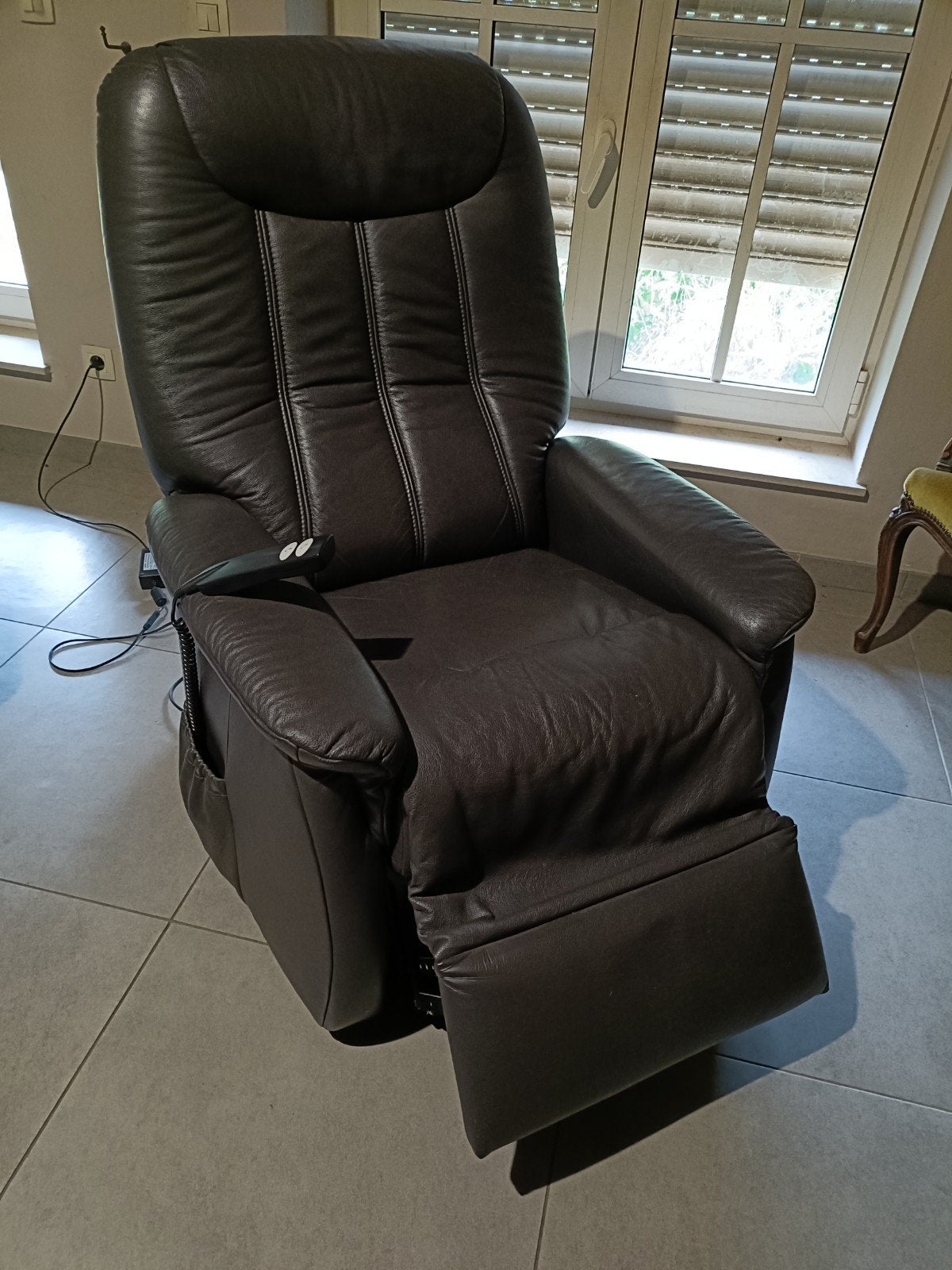 Lederen relaxzetel met automatische relaxfunctie, Ophalen, Zo goed als nieuw, Leer