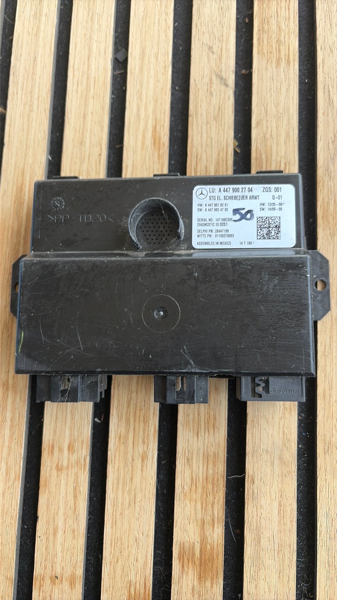 MercedesW447 Schuifdeur Module A4479002704 (Vito / V-Klasse), Ophalen