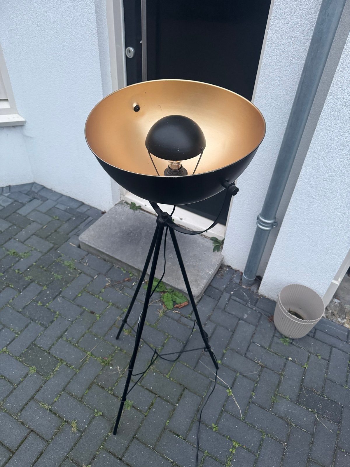 Stijlvolle zwarte vloerlamp met gouden binnenkant, Gebruikt, Metaal, 150 tot 200 cm, E27 (groot)