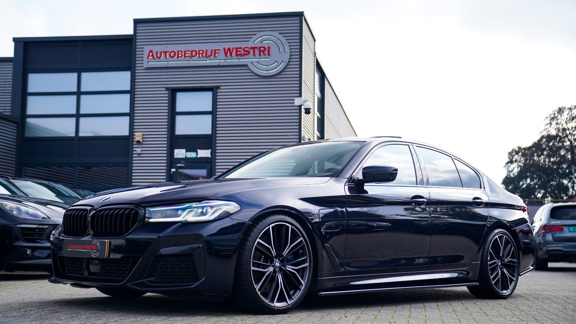 BMW 5-serie 545e xDrive High Executive | Head Up Display | M, Auto's, Gebruikt, 2000 kg, Zwart, Bedrijf
