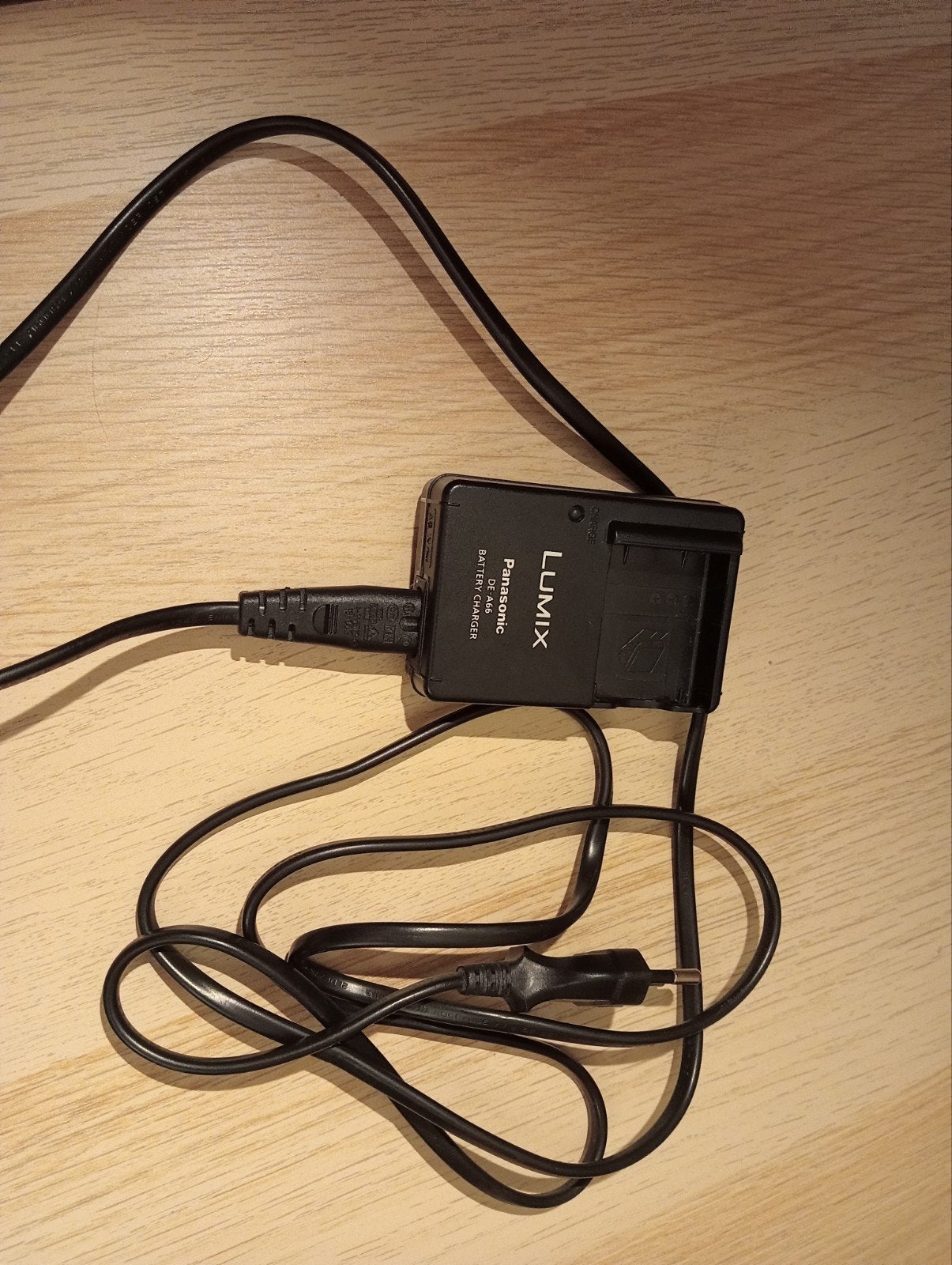 Lumix DE a66 Battery charger, Audio, Tv en Foto, Fotografie | Accu's en Batterijen, Gebruikt, Acculader, Overige merken, Ophalen of Verzenden