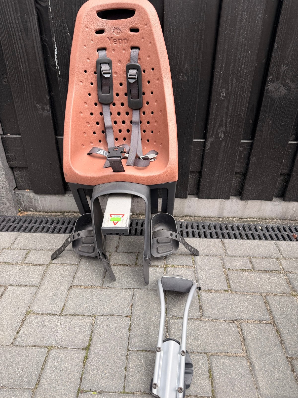 Yepp kinderzitje met 2 beugels, Fietsen en Brommers, Fietsaccessoires | Fietsstoeltjes, Ophalen, Gebruikt, Achterzitje