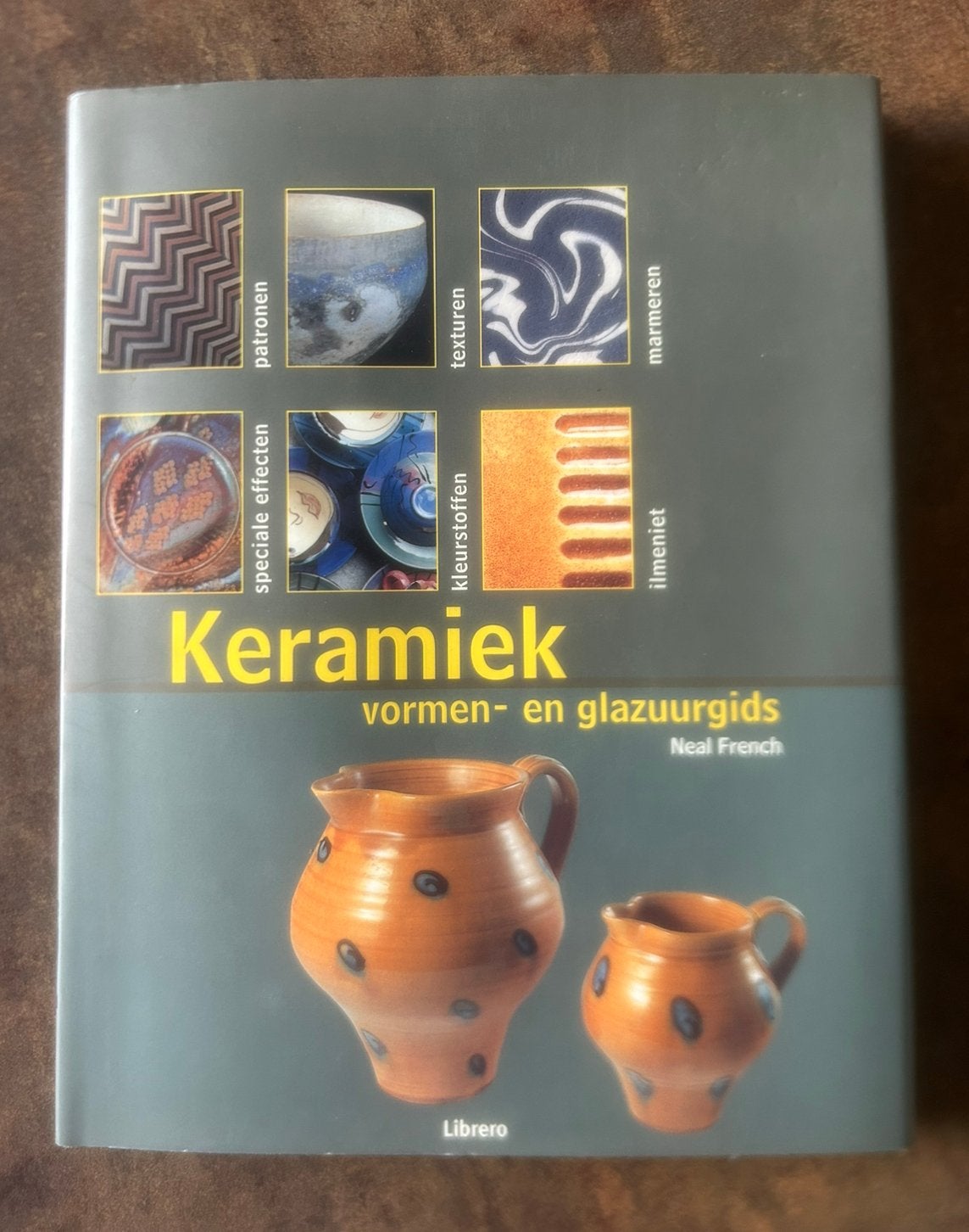 Keramiek vormen - en glazuurgids, Hobby en Vrije tijd, Pottenbakken, Ophalen of Verzenden, Zo goed als nieuw