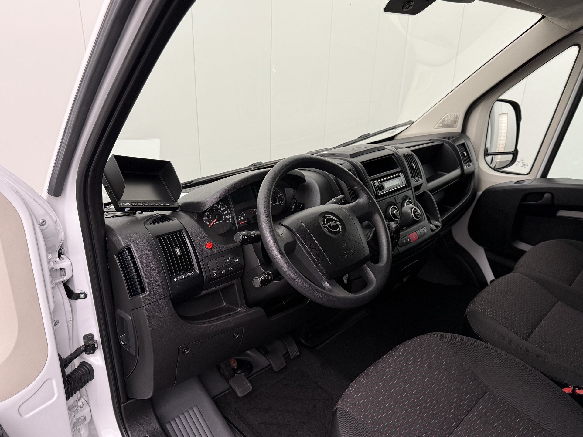 Opel Movano 140PK Bakwagen | Laadlift | Dakspoiler | Camera, Auto's, Bestelauto's, Voorwielaandrijving, Stof, Gebruikt, 2500 kg