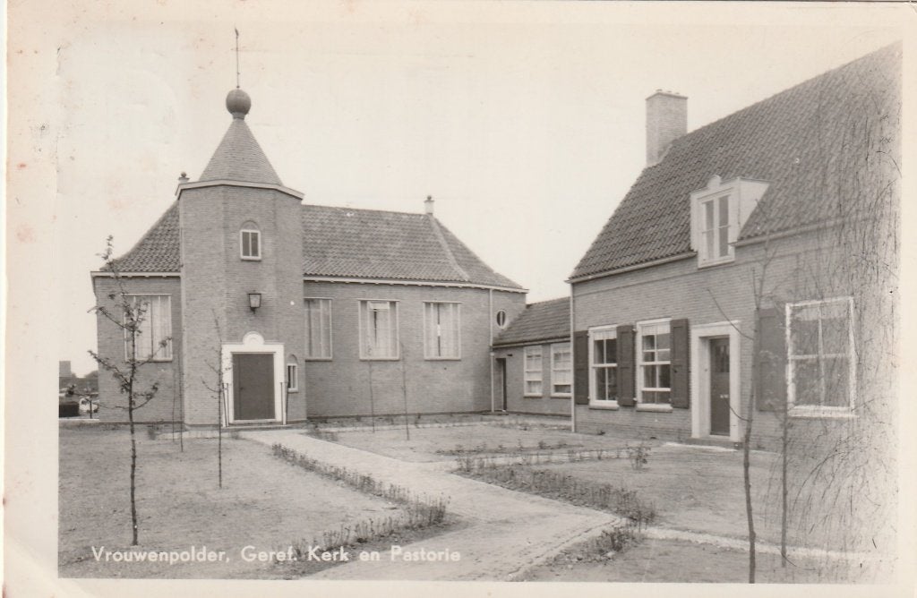 VROUWENPOLDER Geref. Kerk en Pastorie, Verzenden, 1960 tot 1980, Gelopen, Zeeland