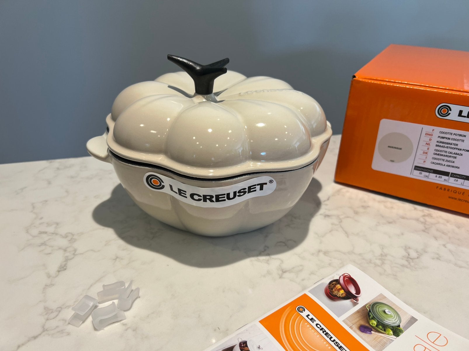 Nieuwe Le Creuset pompoen 20 cm Meringue in de doos, Geschikt voor inductie, Nieuw, Le Creuset, Ophalen of Verzenden