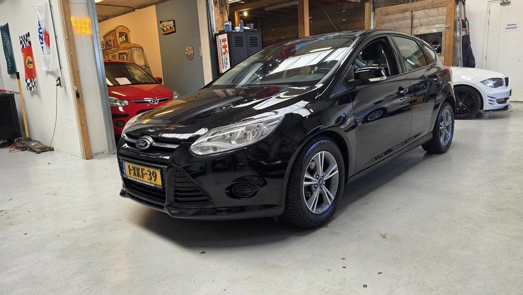 Ford Focus 1.0 EcoBoost Edition Navi, LMV, Bluetooth, NAP, Euro 5, Gebruikt, 635 kg, Zwart