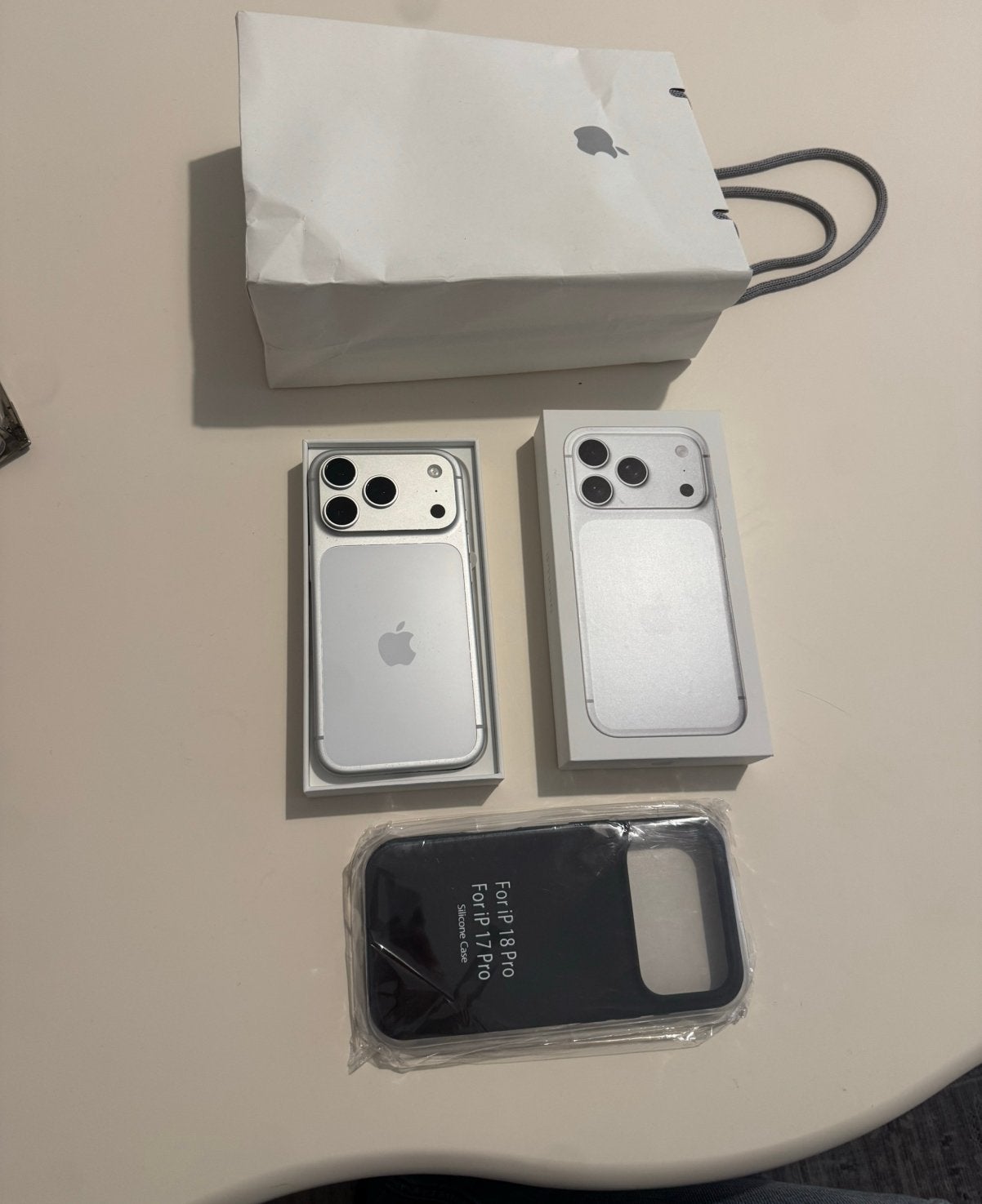 Zeer Nette Iphone 17 Pro 256GB | Doos + Hoesje en Tasje, Telecommunicatie, 256 GB, Zwart, Ophalen of Verzenden, Zo goed als nieuw