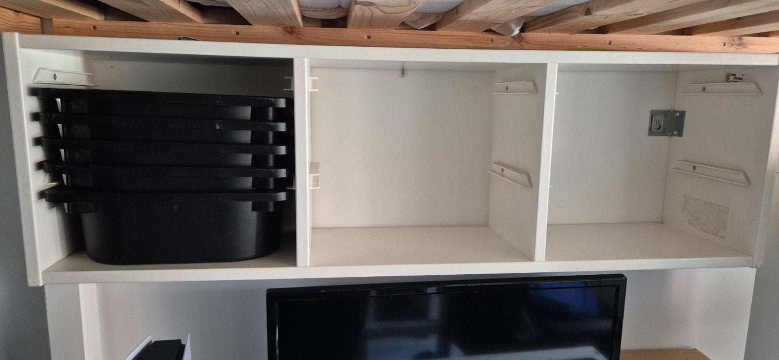 Witte wandkast met opbergbakken, Ophalen, Gebruikt