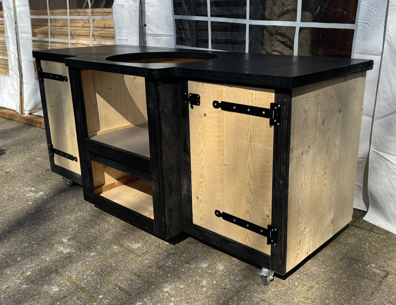 kamado meubel - Large - zwenkwielen, Dieren en Toebehoren, Ophalen, Zo goed als nieuw, 110 cm of meer, 100 cm of meer