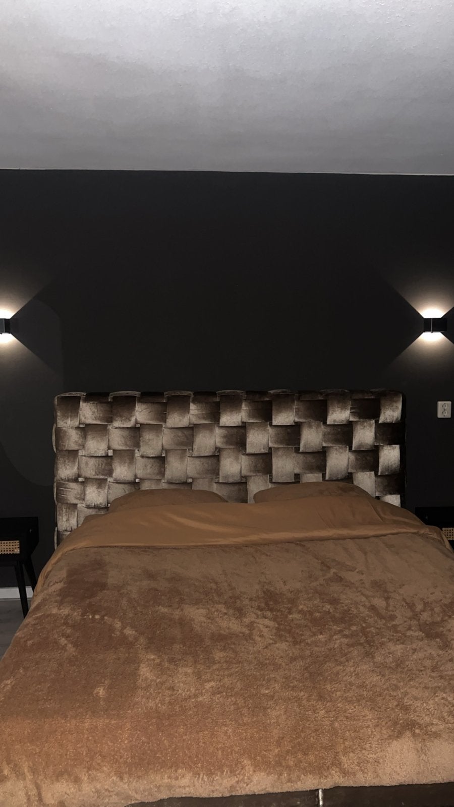 Chess boxspring bed geweven hoofdbord en voetenbank, Ophalen, Gebruikt, Bruin, Tweepersoons