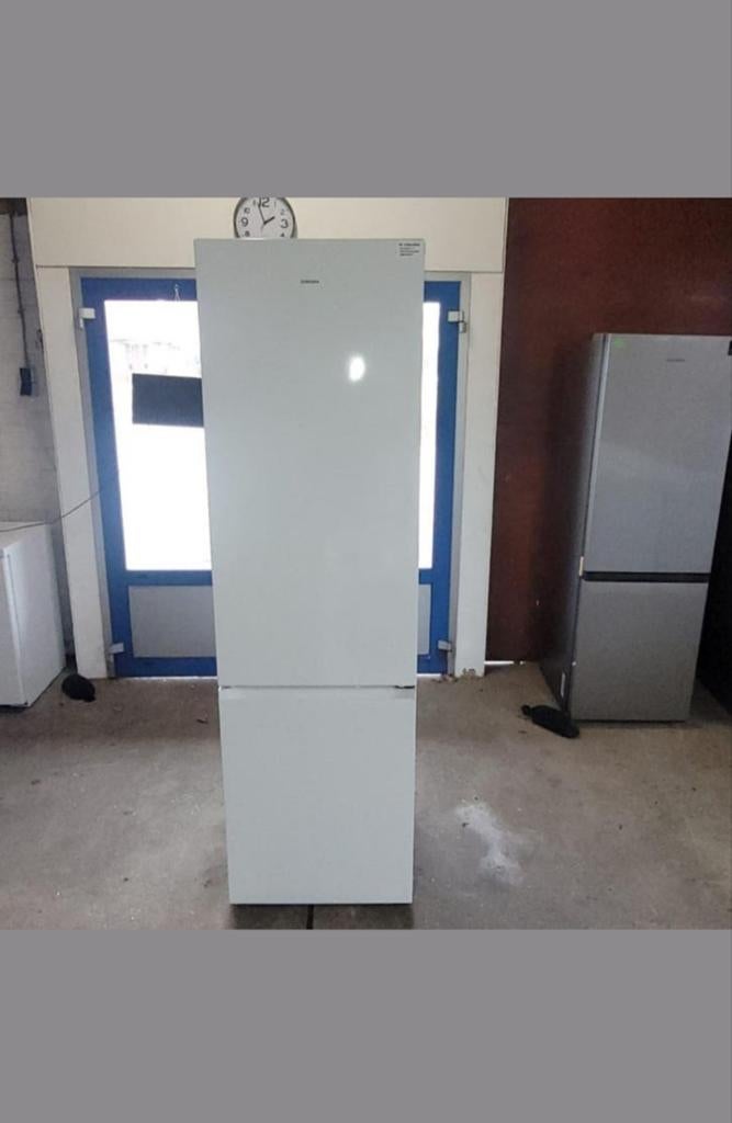 Nieuwe Samsung koelvriescombinatie  lichte transport schade, Witgoed en Apparatuur, Koelkasten en IJskasten, Samsung, 200 liter of meer