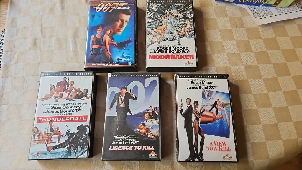vhs videobanden video banden James Bond 007, Cd's en Dvd's, VHS | Film, Vanaf 12 jaar, Ophalen of Verzenden, Zo goed als nieuw