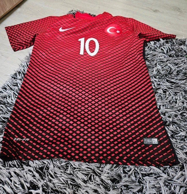 Voetbalshirt mt M rood Arda Tr NIeuw, Maat M, Ophalen of Verzenden, Nieuw, Shirt