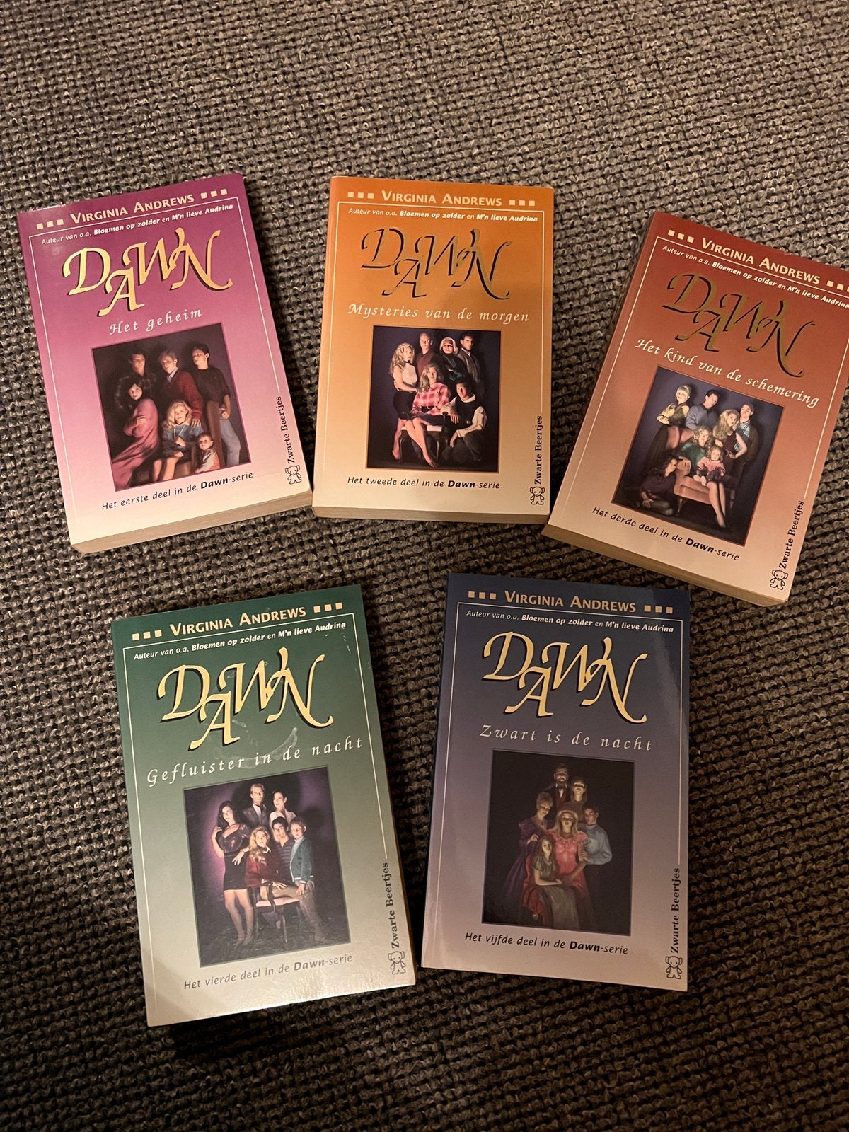 Virginia Andrews - Dawn Serie (5 Boeken), Boeken, Ophalen of Verzenden, Zo goed als nieuw, Virginia Andrews, Amerika
