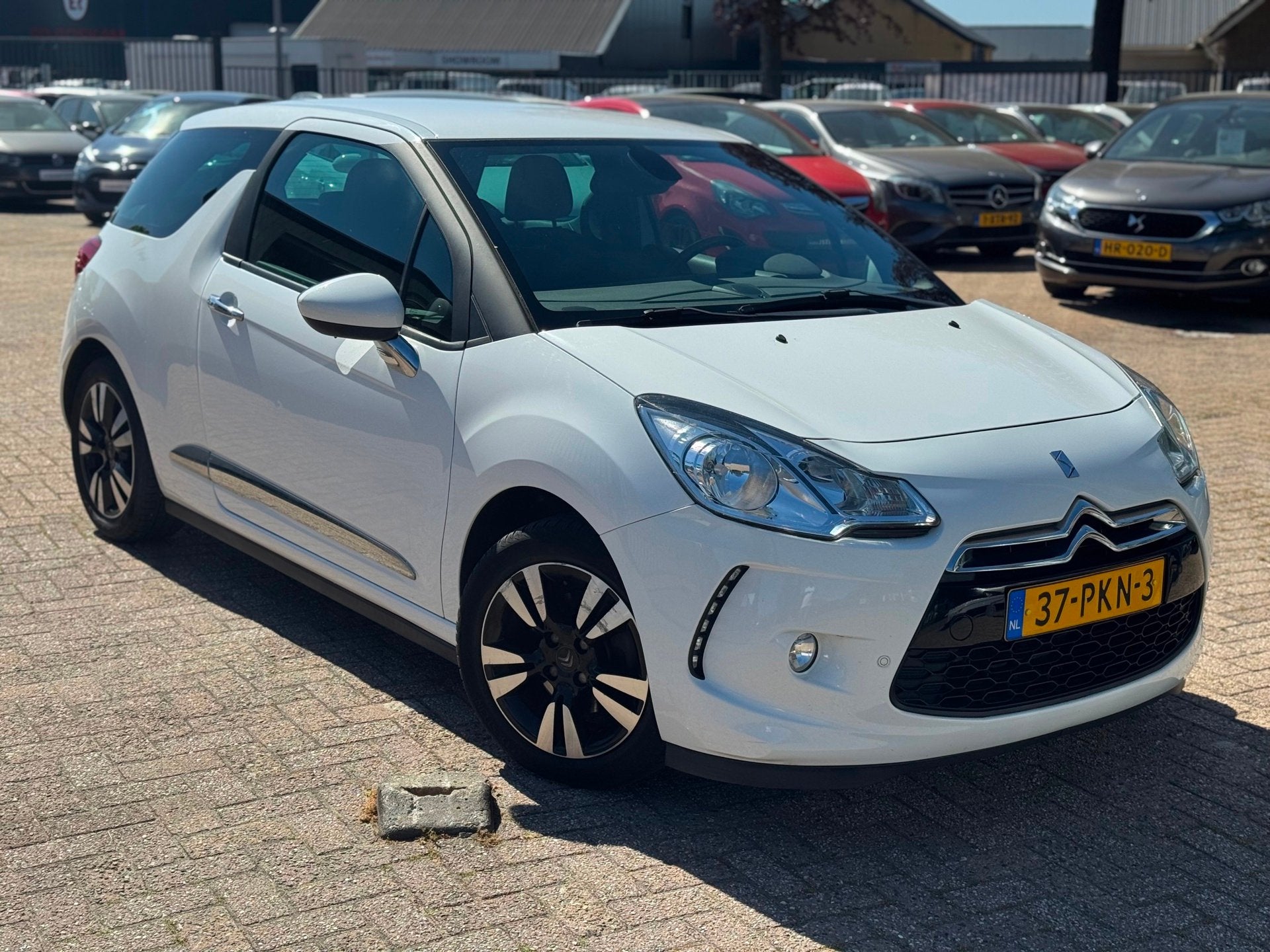 Citroen DS3 1.6 So Chic in White AIRCO NAP CRUISE MF STUUR N, Voorwielaandrijving, Euro 5, 4 cilinders, Automatische klimaatregeling