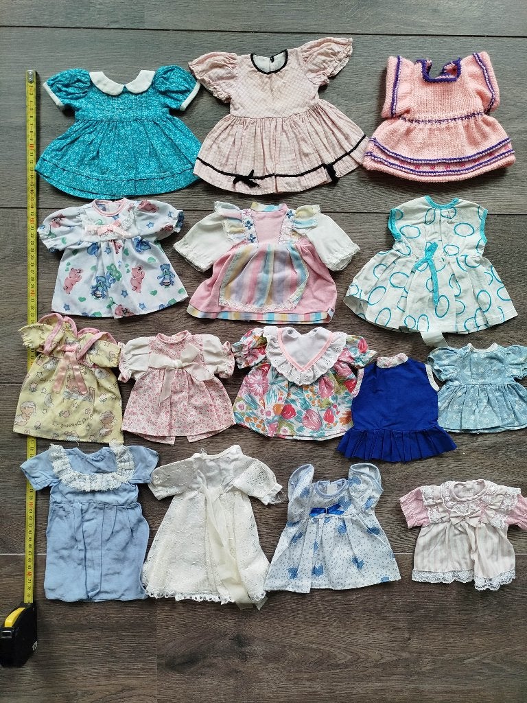 Poppenjurkjes 15 stuks voor middelgrote pop (1), Ophalen of Verzenden, Gebruikt, Kleertjes