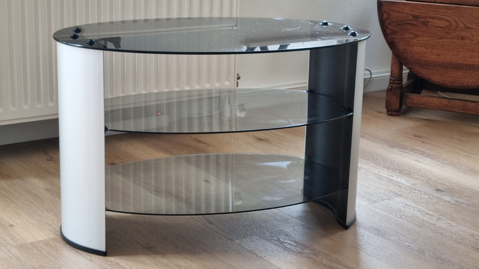 JVC audiomeubel met rookglas en aluminium, 3 etages, Ophalen, Gebruikt, Glas
