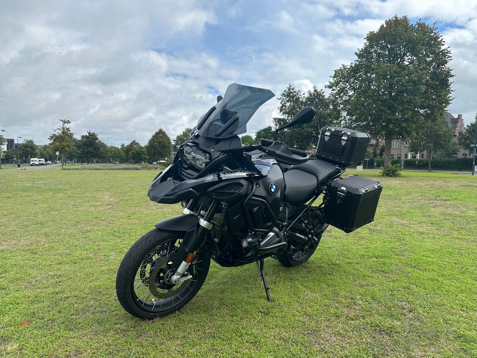 BMW R 1250 GS ADVENTURE TRIPLE 2024 AKRAPOVIC FINAL EDITION, Motoren, Motoren | BMW, 2 cilinders, 1254 cc, Handvatverwarming, Particulier