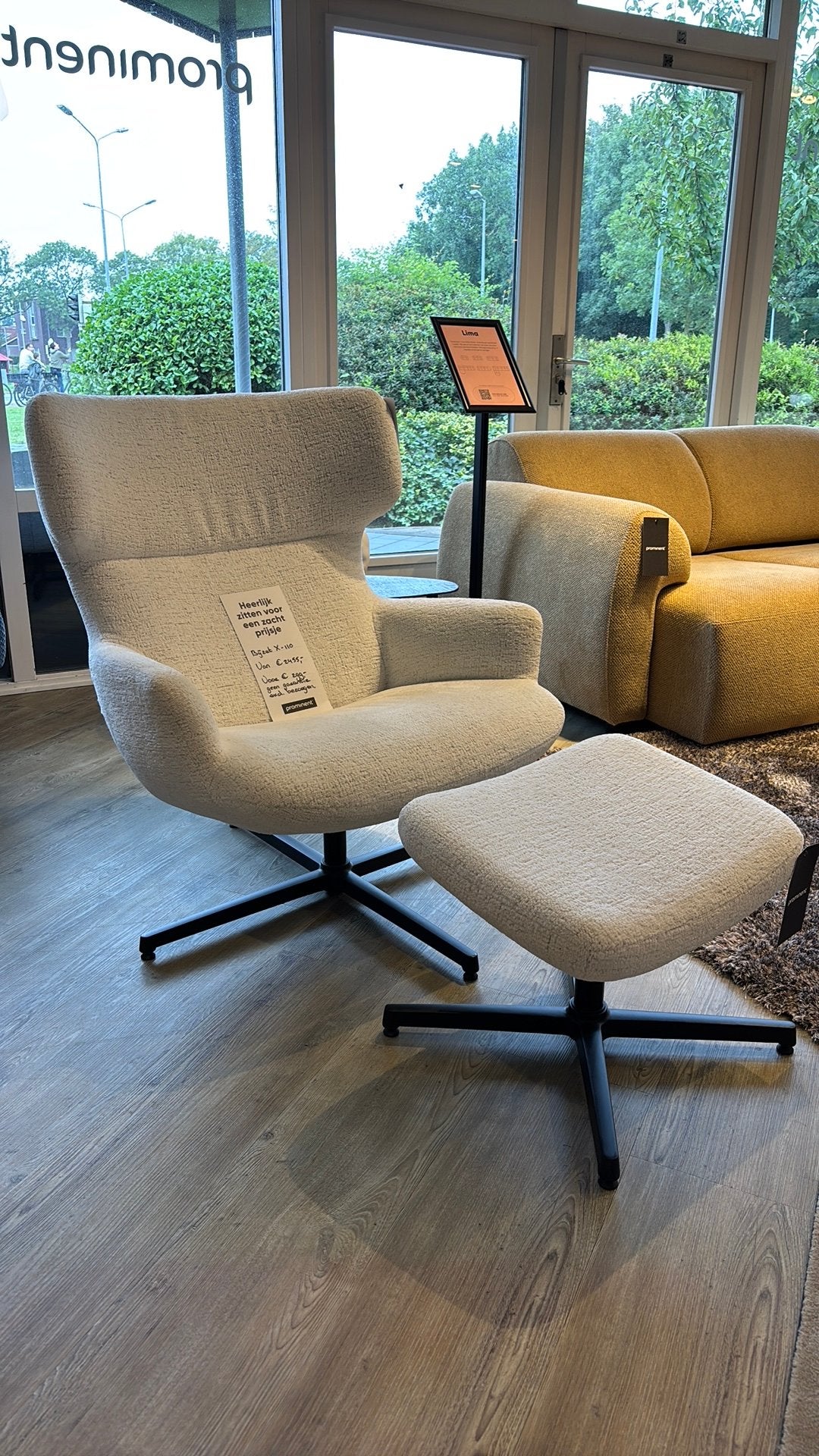 PROMINENT ALKMAAR. Bijzet fauteuil X-110 incl. Hocker., Huis en Inrichting, Ophalen of Verzenden, Zo goed als nieuw, Stof