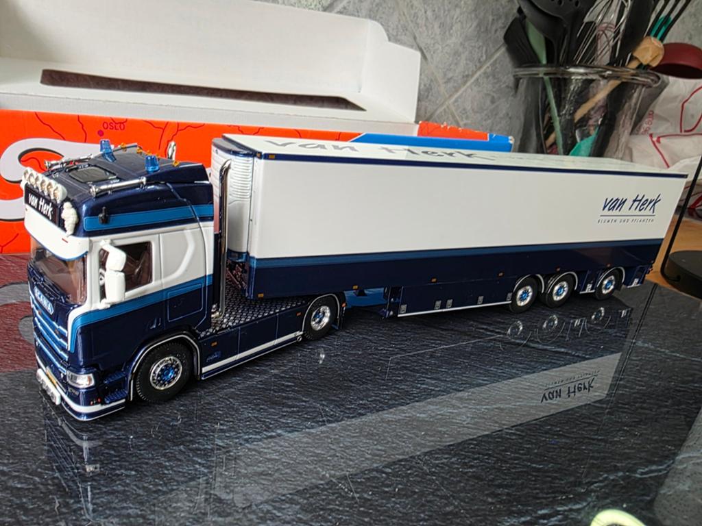 Tekno Scania&Koeloplegger >Van Herk<, Hobby en Vrije tijd, Modelauto's | 1:50, Ophalen of Verzenden, Zo goed als nieuw, Bus of Vrachtwagen