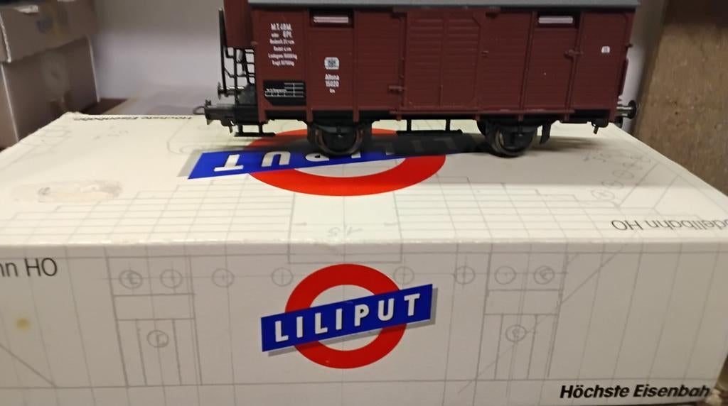 Liliput HO 2x NO 21300 en 1x 25502 in doos met twee met vere, Hobby en Vrije tijd, Modeltreinen | H0, Gelijkstroom, Ophalen of Verzenden