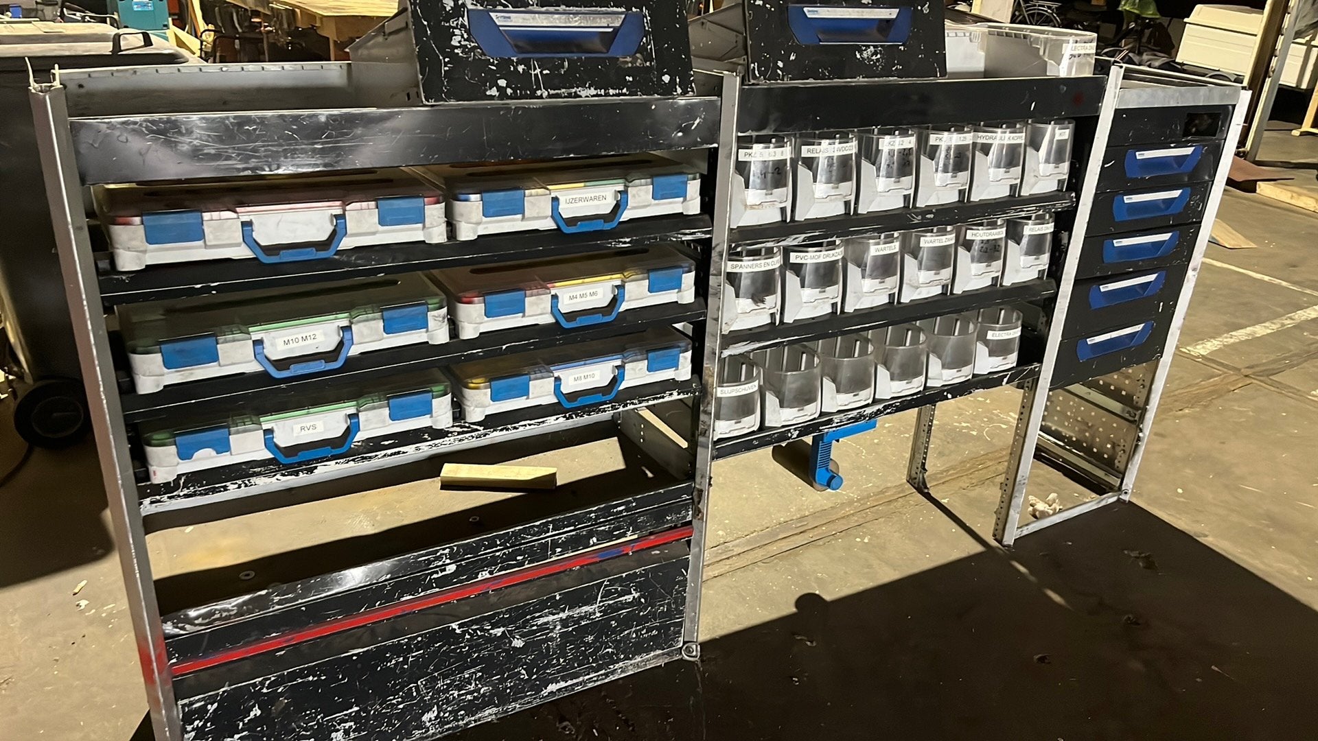 Sortimo bedrijfswagen inrichting, Ophalen