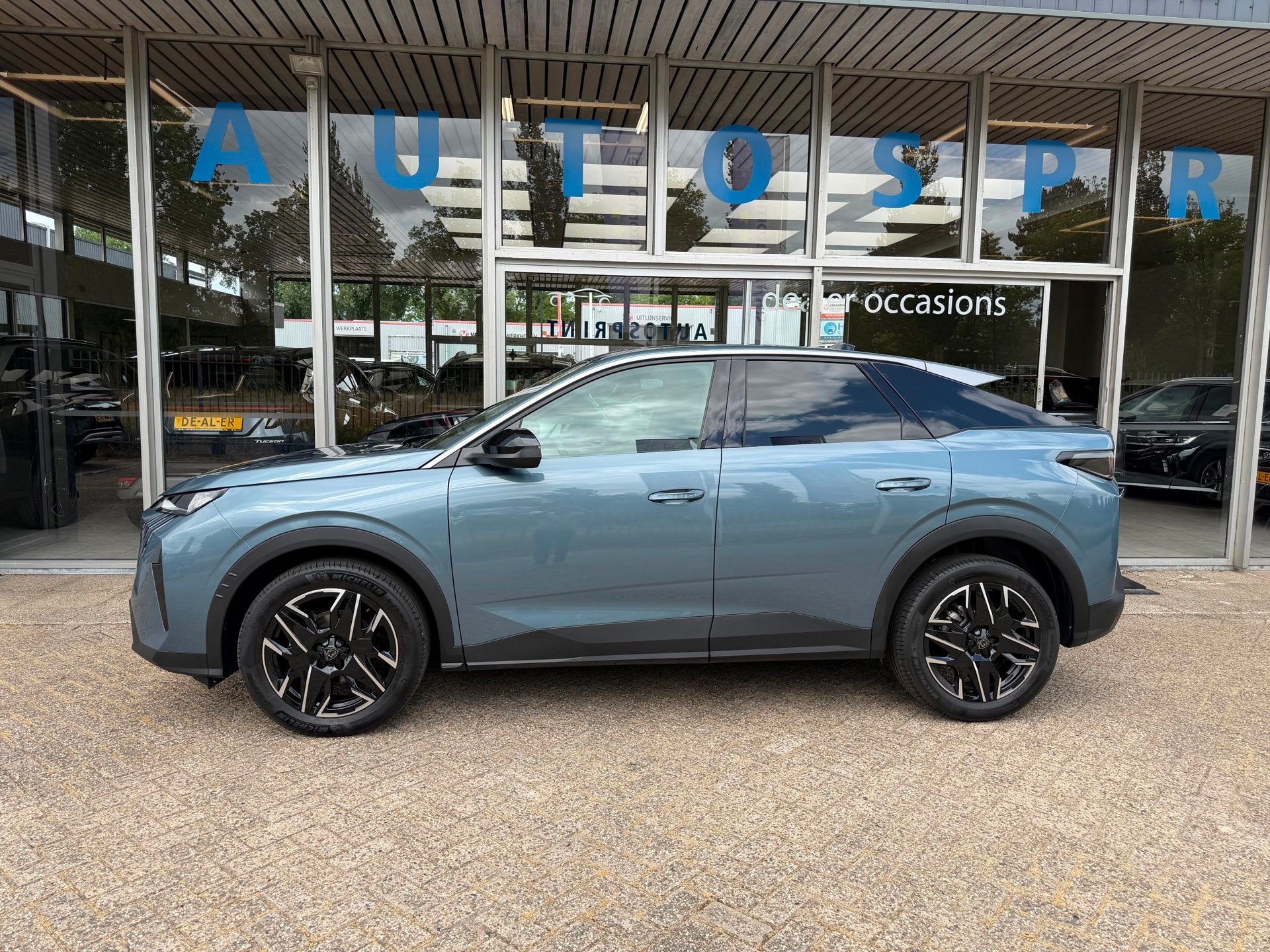 Peugeot 3008 1.2 Hybrid 145 Allure CARPLAY , CAMERA, 145 pk, Gebruikt, Zwart, 1199 cc