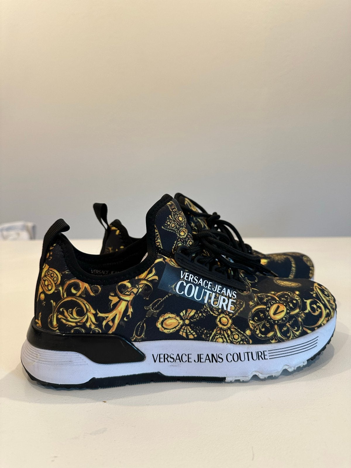 Versace Jeans Couture Sneakers Zwart Goud, Ophalen of Verzenden, Zo goed als nieuw, Zwart, Sneakers of Gympen