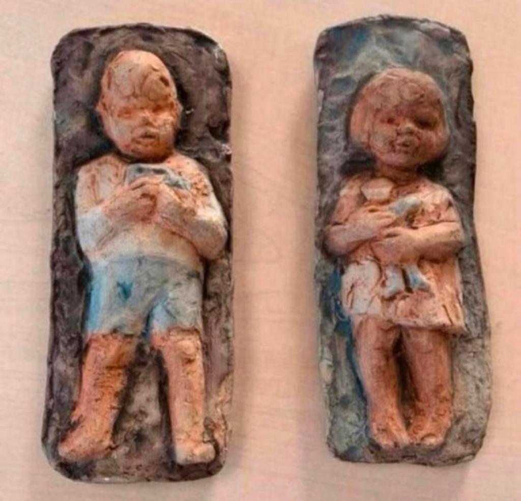 Wandtegels jongen en meisje keramist Hanna Mobach 1934., Antiek en Kunst, Ophalen of Verzenden