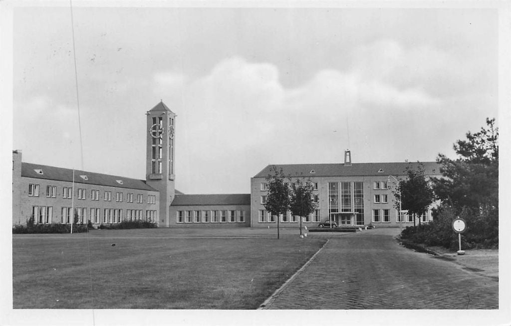 703-443-011 Koningshof Veldhoven Zrs van H H Hart vooraanzi, Verzenden, Voor 1920, Noord-Brabant